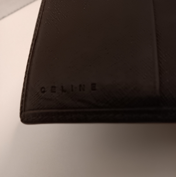 Celine wallet, some scratches on hardware and coin residue - Picture 6 of 12